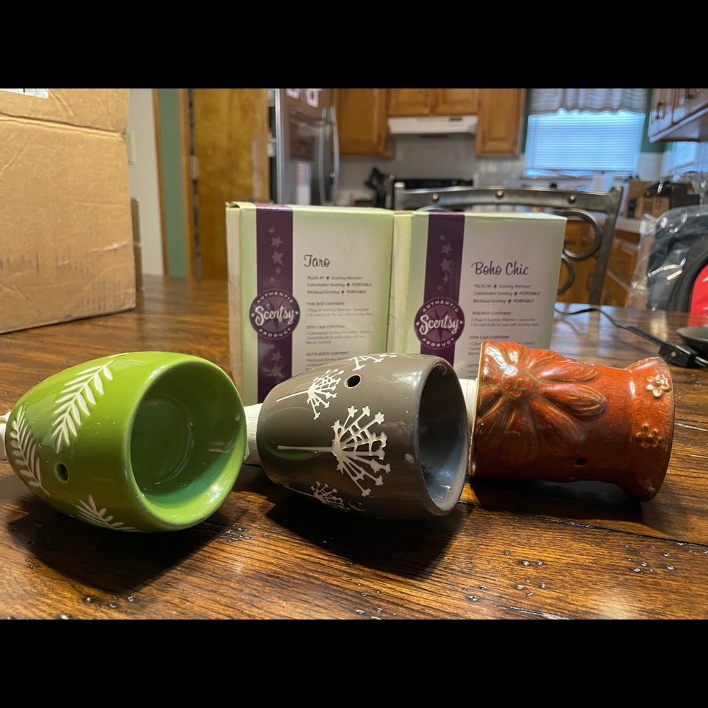 Scentsy Plug-ins Boho Chic, Taro, Groto Green Fern